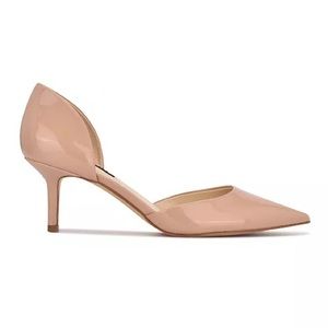 Nine West 	
Arive Pointy Toe Pumps
7.5 / M / Barely Nude Patent